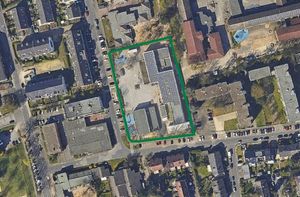 Luftaufnahme der Grundschule am Lerchenweg: Aus Platzgründen wird das in die Jahre gekommende Schulgebäude durch einen Neubau ersetzt. Dieser wird dann beste Lehr- und Lernbedingungen an der Grundschule bieten. Quelle: https://kreis-mettmann.virtualcitymap.de 