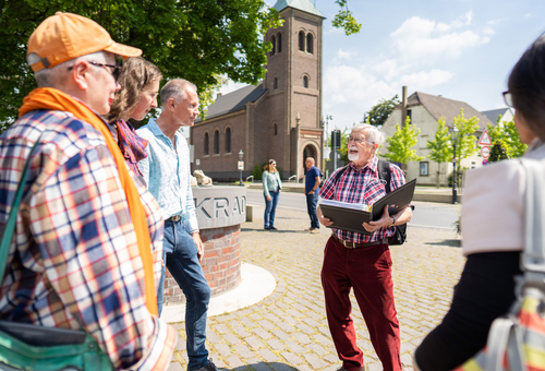 Monheimer Stadtführung mit Mon-Guide und Gästen.©T.Kögler