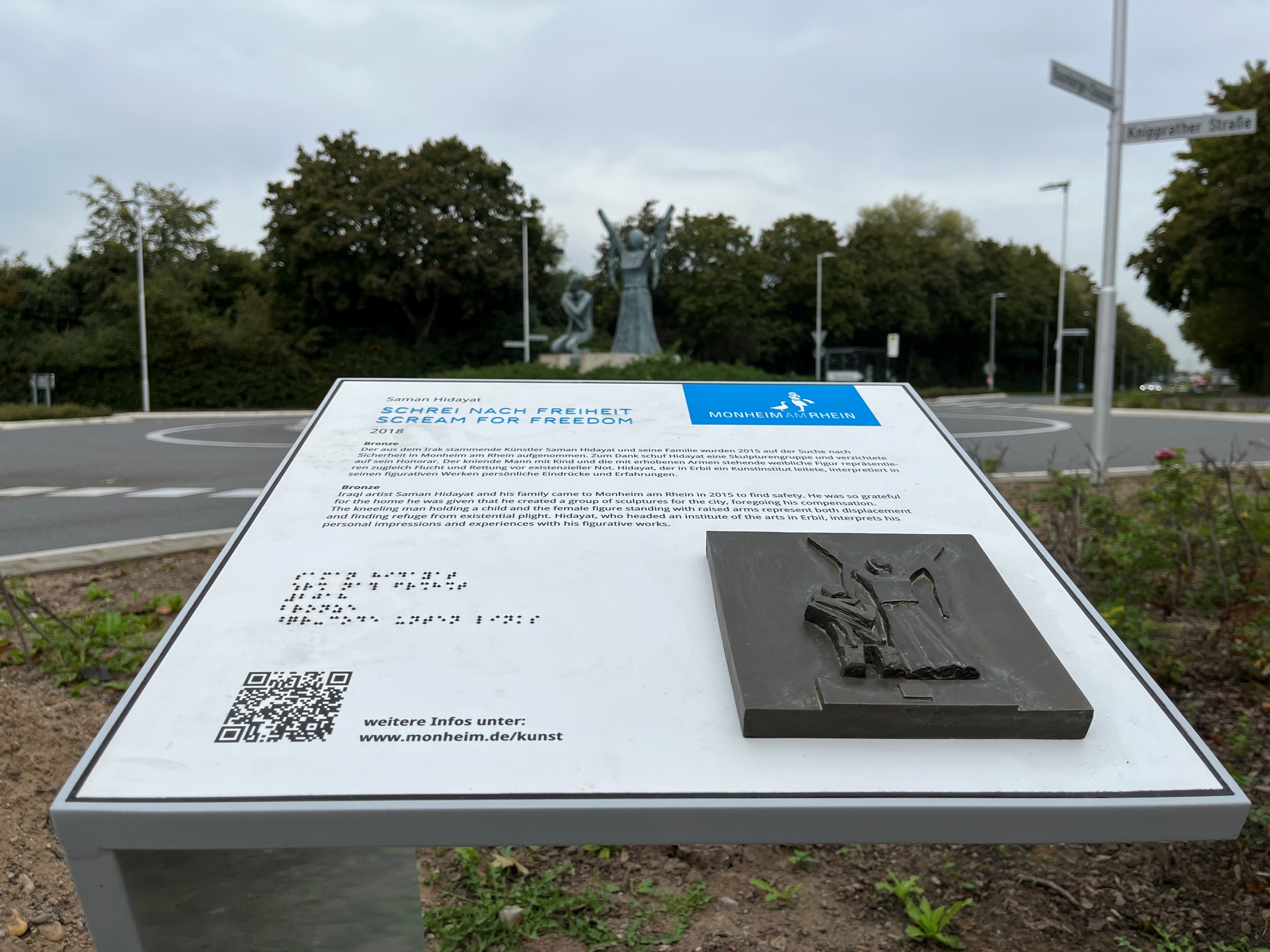Barrierefrei zugängliche Infostelle an den Kunstwerken im öffentlichen Raum.